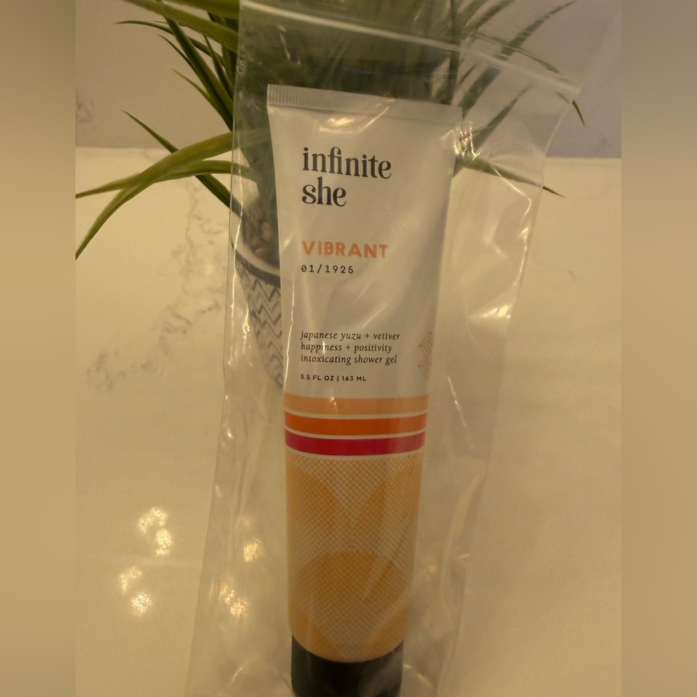New‎ - Infinite She: Vibrant Shower Gel